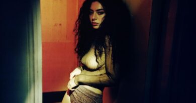 La strana coppia: Charli XCX e John Cale